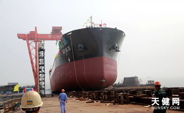 世界上最大的船下水 86b8190a-963f-4c3c-8f8a-05bb6f198dff.jpg