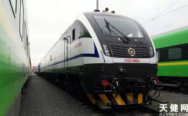大连大白电力机车为暑运保驾护航