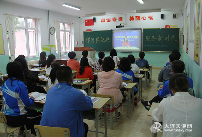 好人團隊——西崗律師普法講師團通過網絡直播的方式為大連格致中學