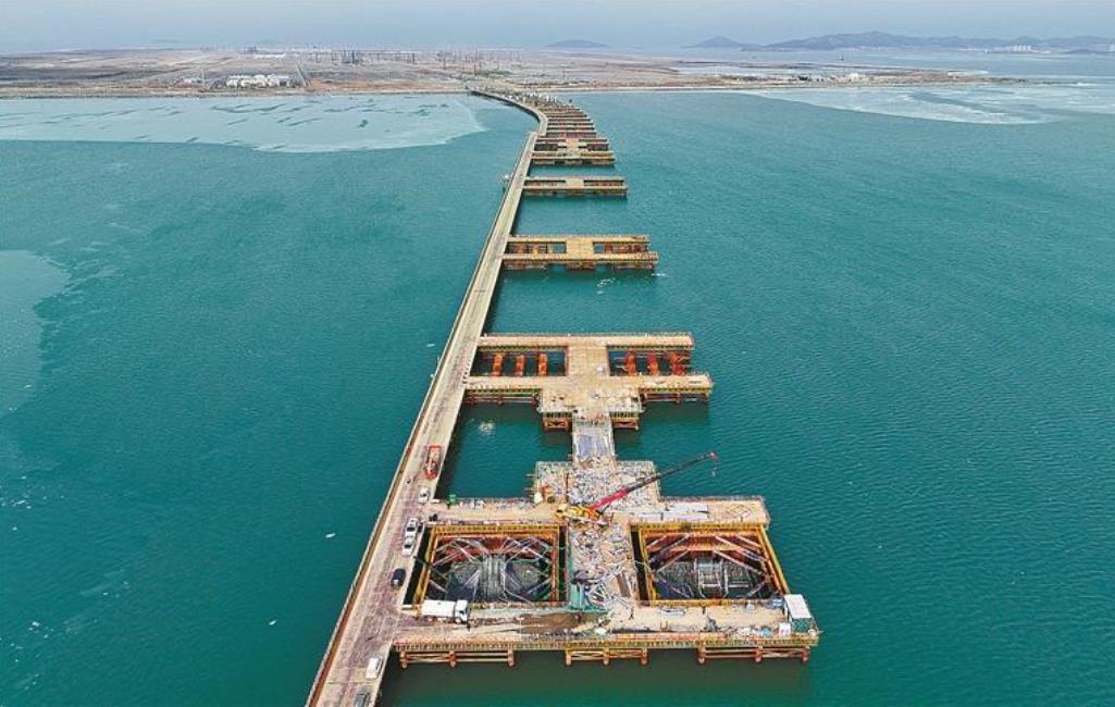 大连新机场跨海通道双节点告捷	